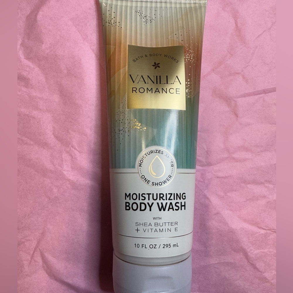 Bath & Body Works Vanilla Romance Moisturizing Body Wash